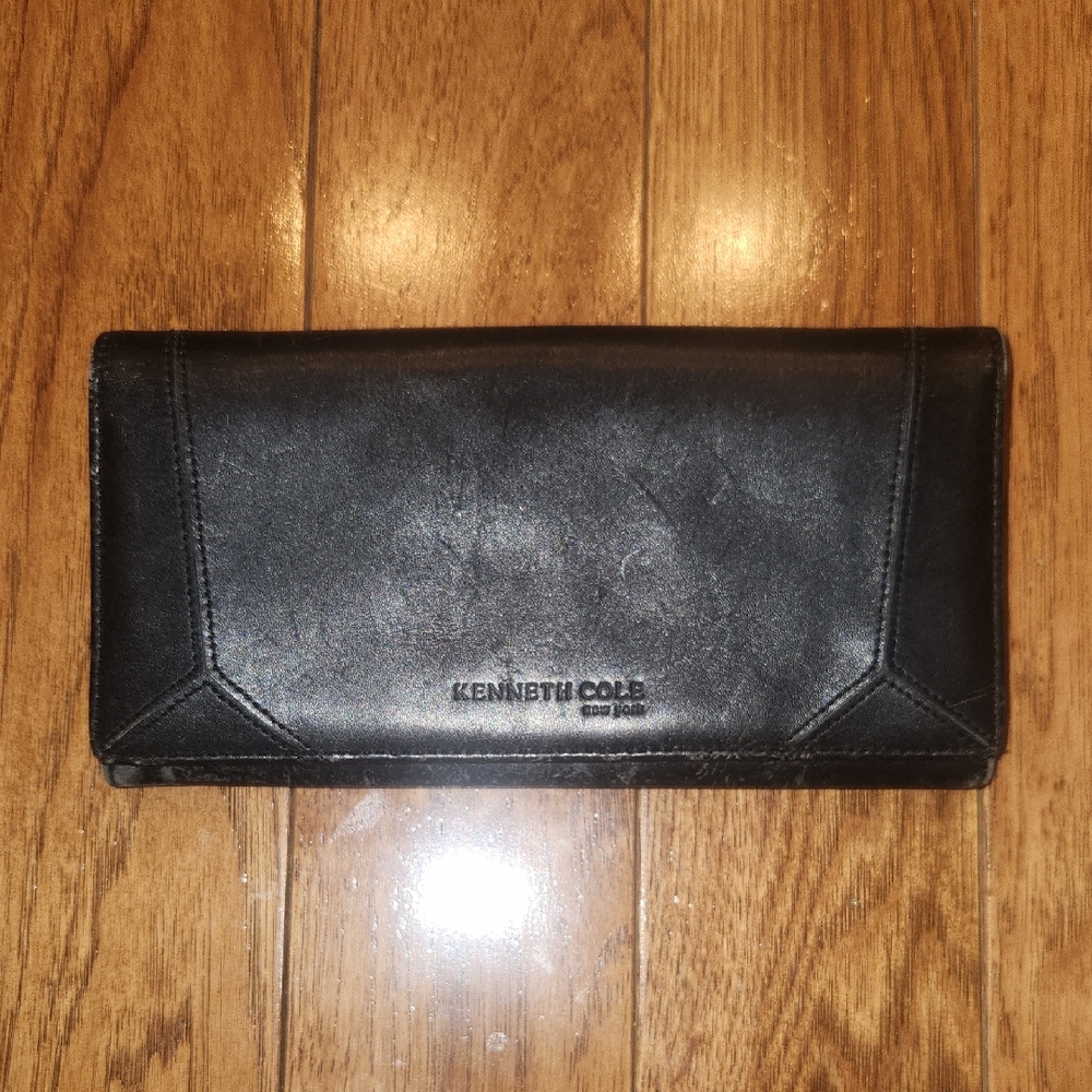 Kenneth Cole Black Leather Clutch Wallet